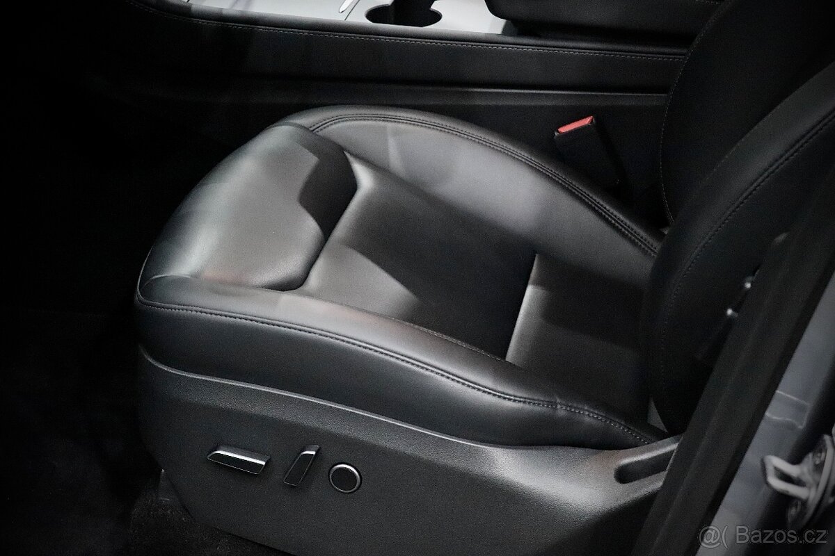 Tesla Model Y Long Range Dual Motor AWD REZERVOVÁNO - 13