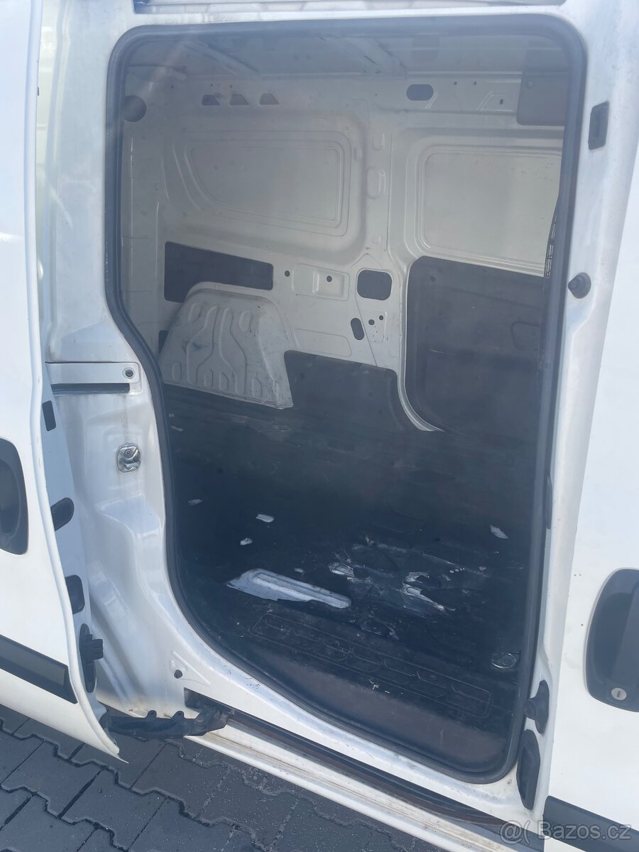 Opel Combo L2H1 1,3jtd rok 2015 - 13