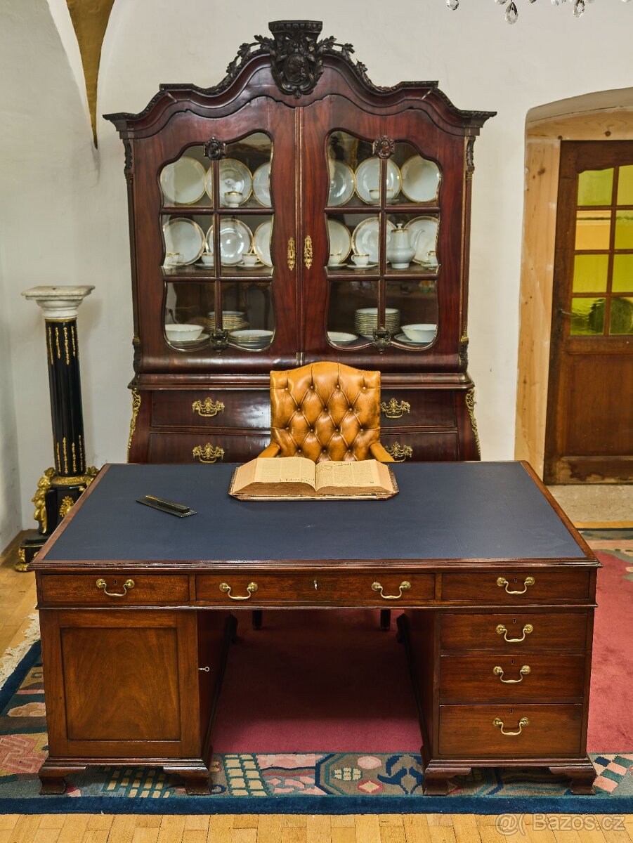 Velký anglický psací stůl. Oboustranný - 13