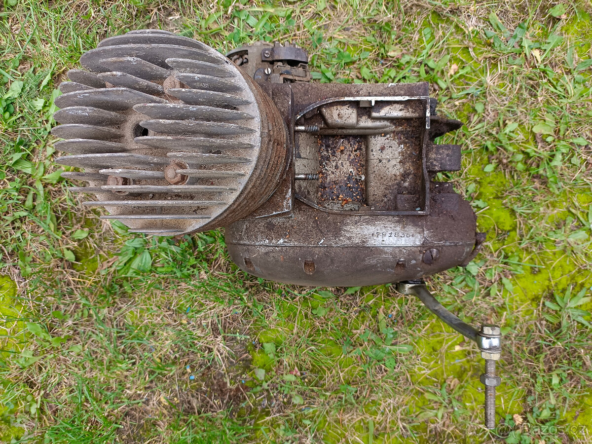 Starý motor na motocykl jawa čz typ 356 175 - 13