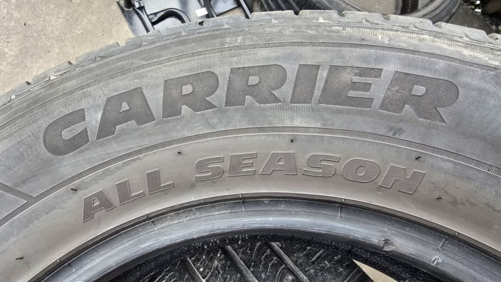 Celoroční pneu 215/75/16c Pirelli - 13
