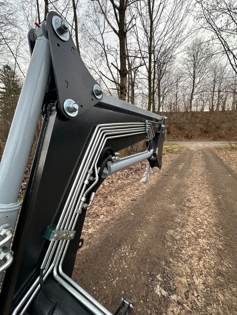 Čelní nakladač na traktor HYDRATRAC 1600 - 13