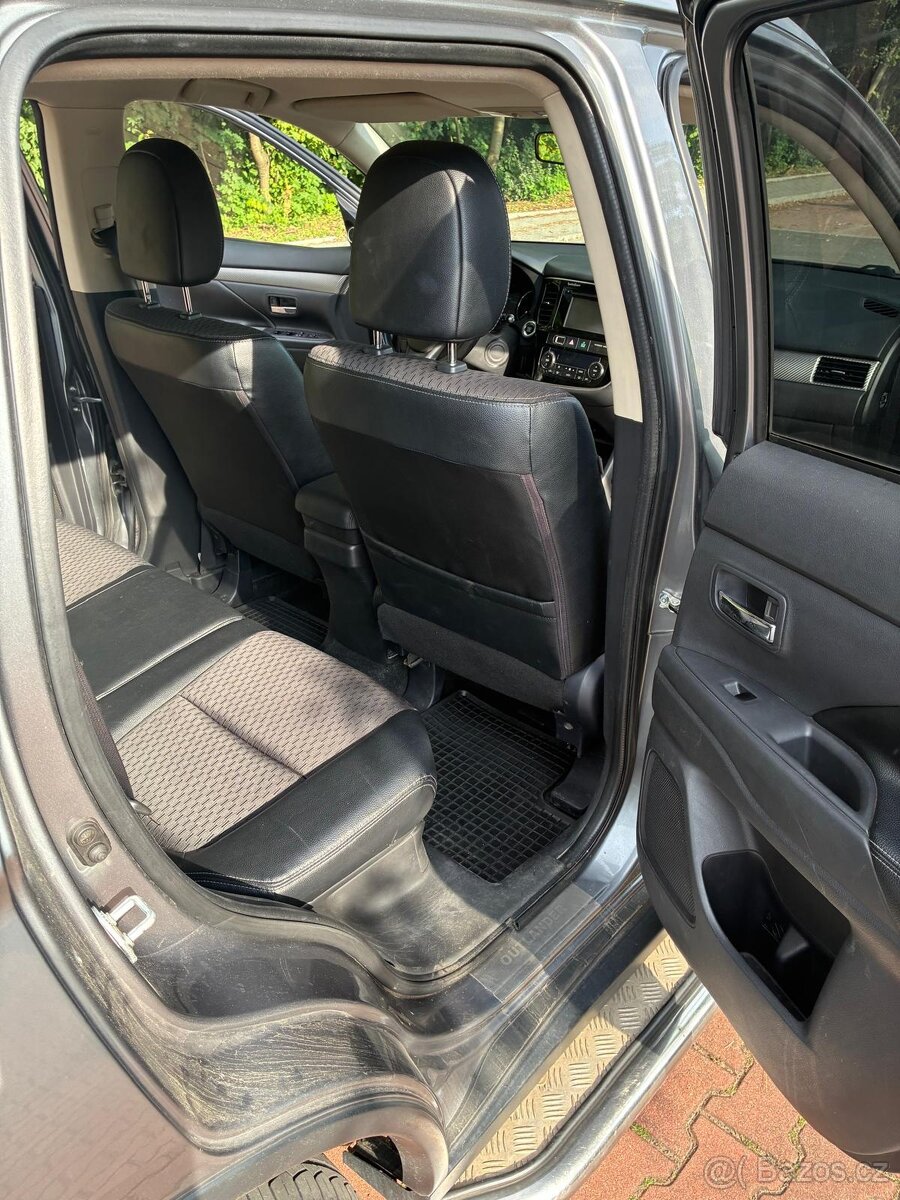 Mitsubishi Outlander - 13