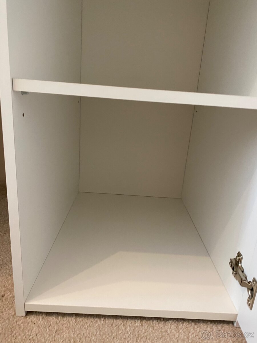 BÍLÝ PSACÍ STŮL - 13