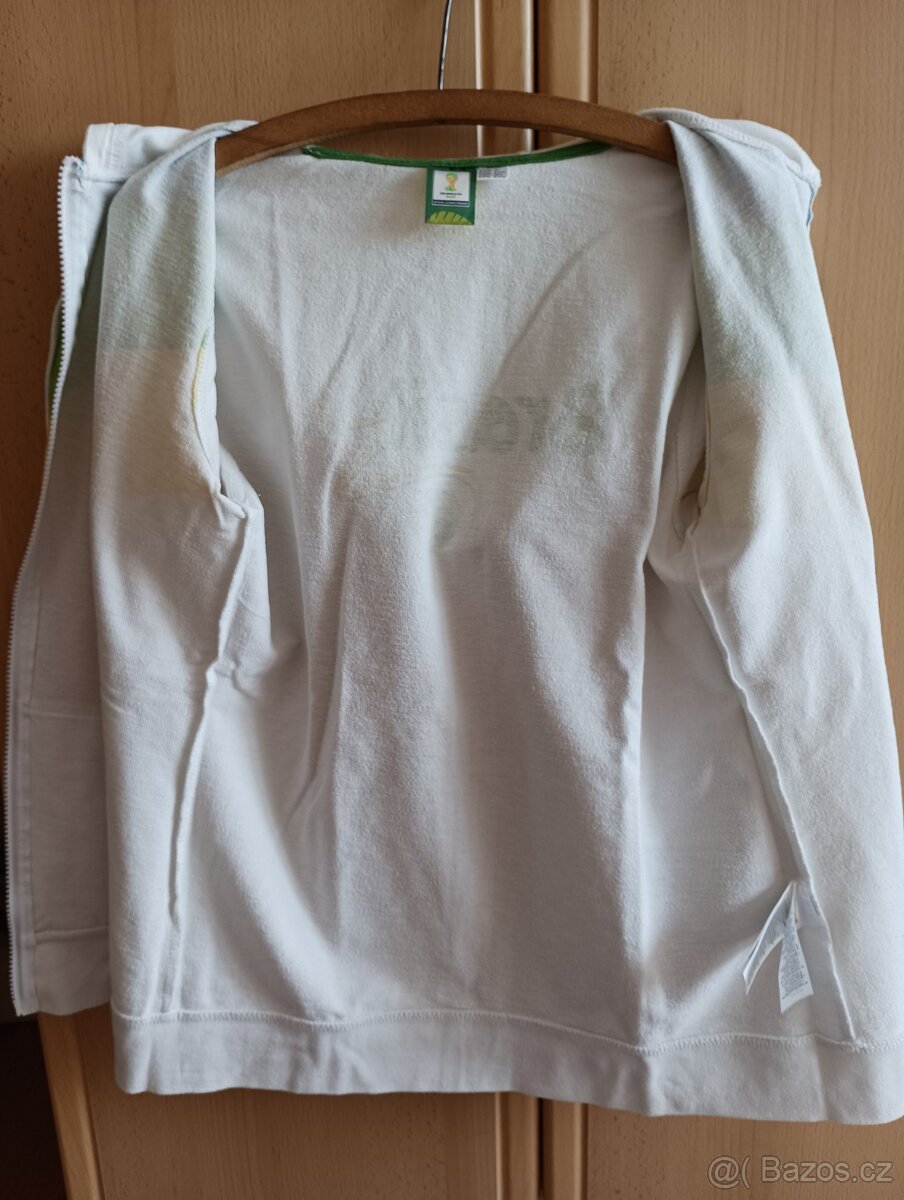 Černé úpletové šaty, lehké žluté šaty, bílá mikina - 13