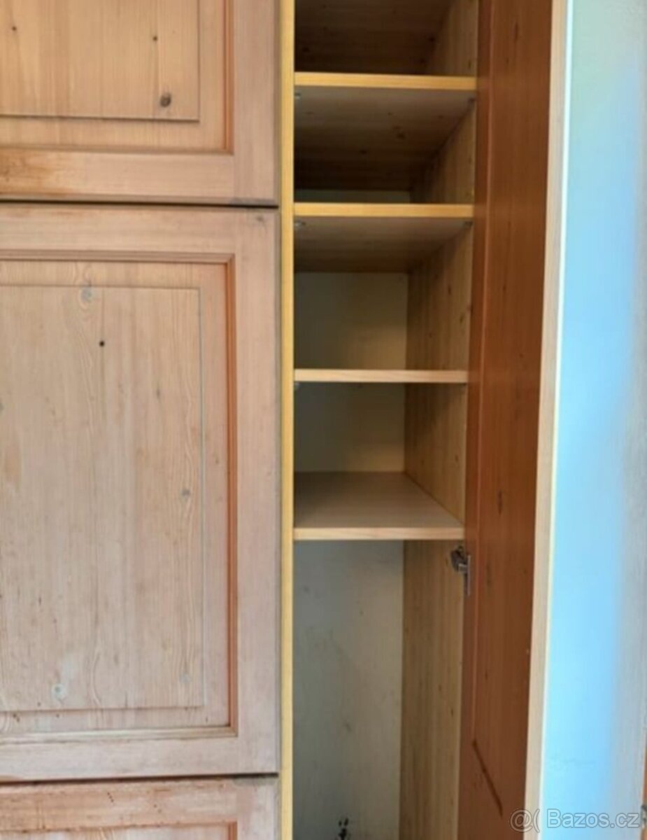 Velká kuchyně z masivu se spotřebiči,5675 - 13