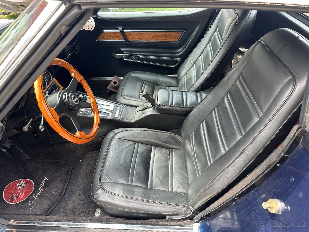 Chevrolet Corvette C3 Stingray 1976 malé zadní okno - 13