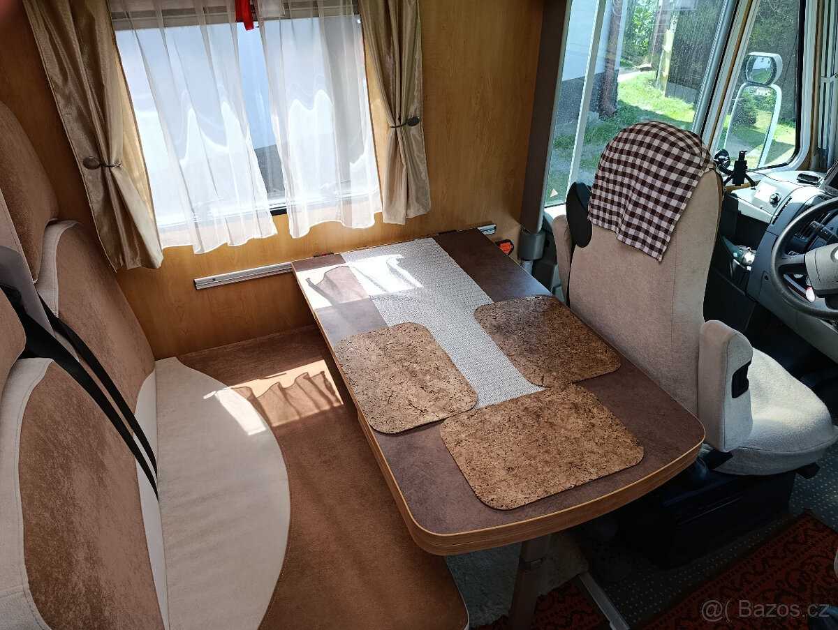 PRODÁM OBYTNÉ AUTO PILOTE REFERENCE G730 - 13