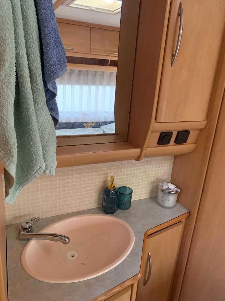 KARAVAN , FENDT SAPHIR, pro 4osoby, VELMI PĚKNÝ - 13
