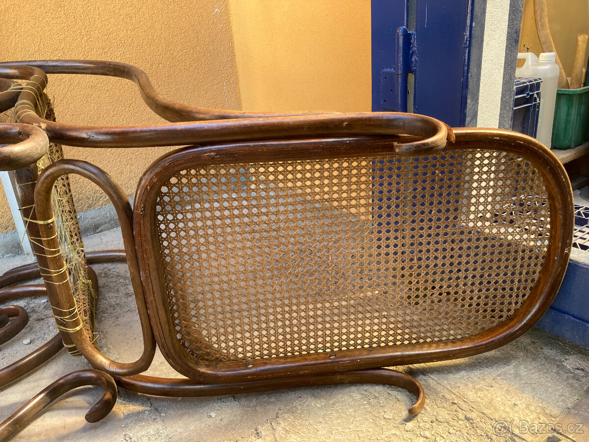 Houpací křeslo staré k resturování za 500 kč - 13