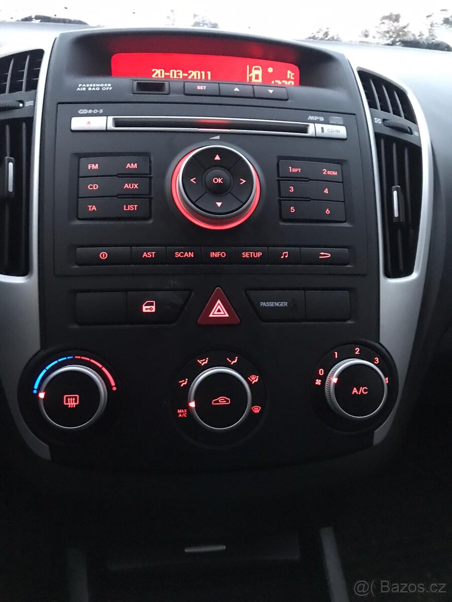KIA Ceed 1.4 77kW - r.v. 2011 - náhradní díly - 13