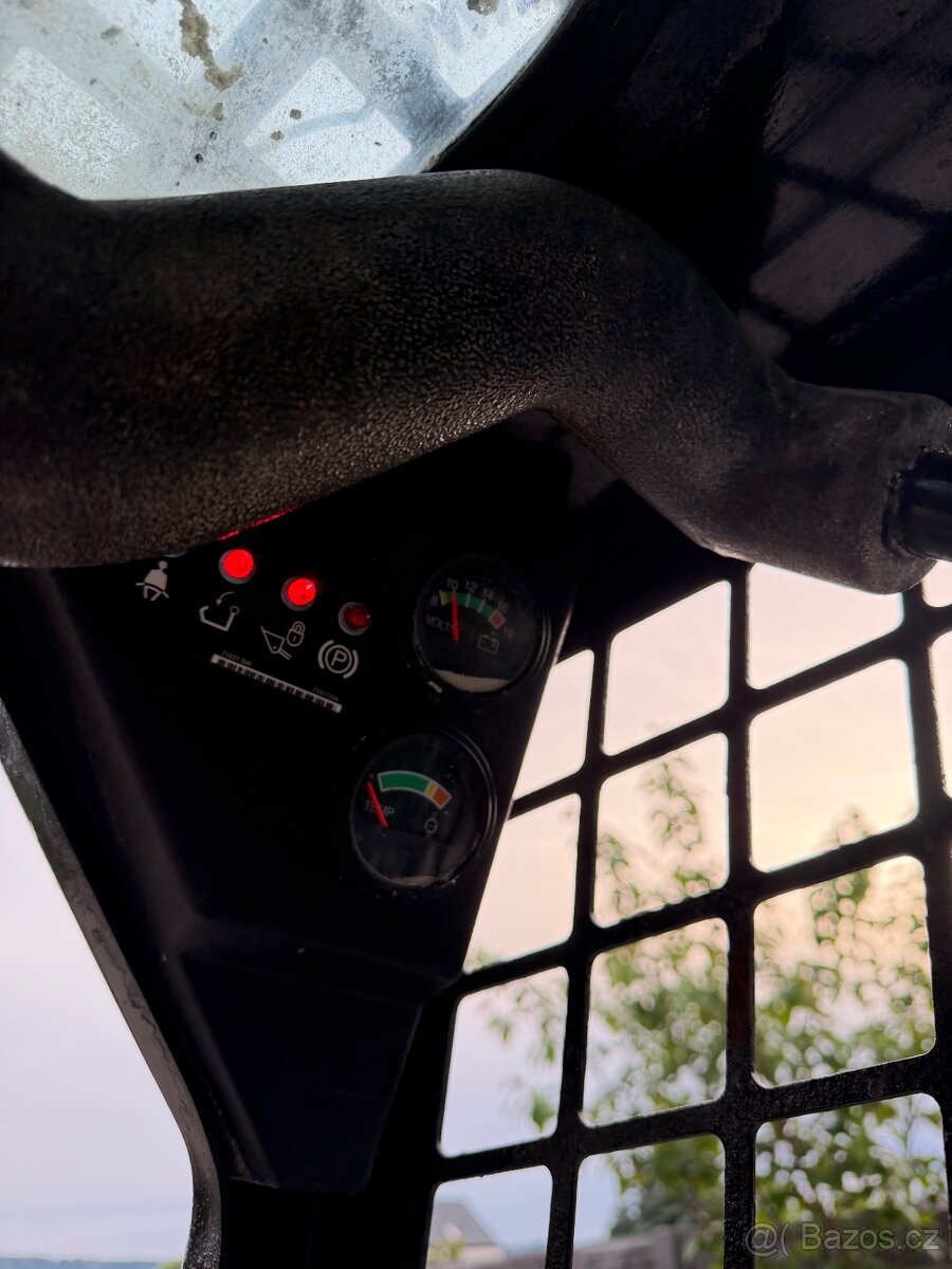 Bobcat S70 smykový nakladač - 13