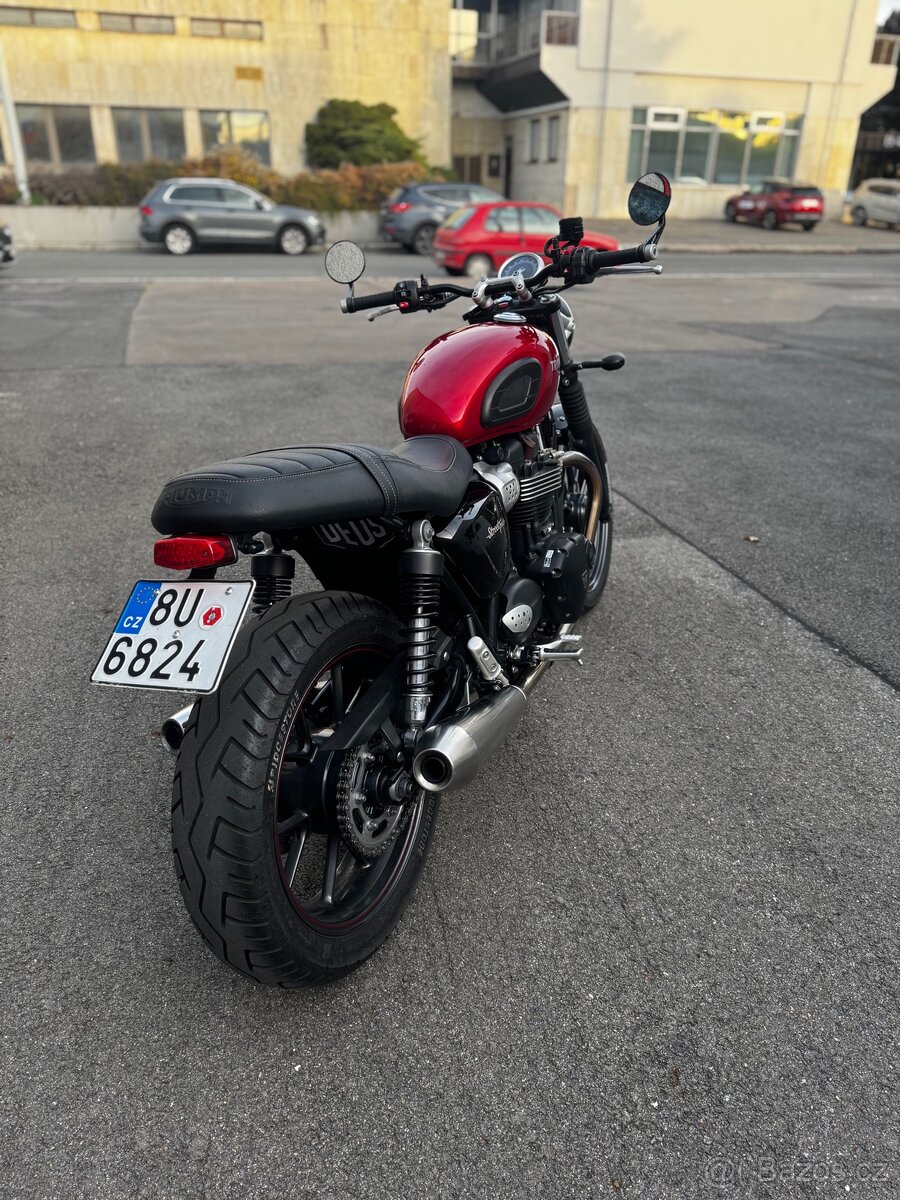 Triumph Street twin 900 - 13