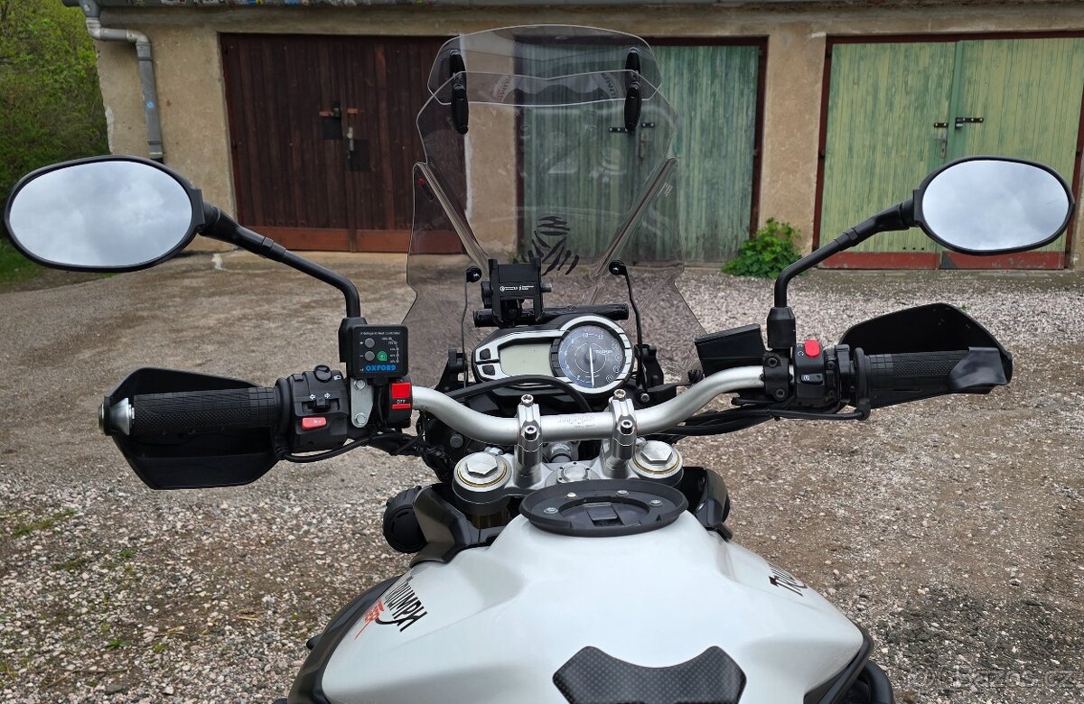 TRIUMPH TIGER 800 - 13