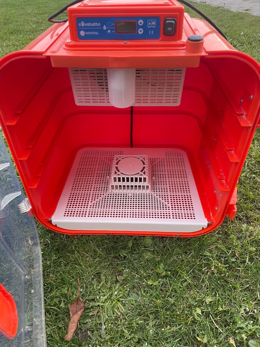 Covattuto poloautomatická líheň na 162 vajec - 13