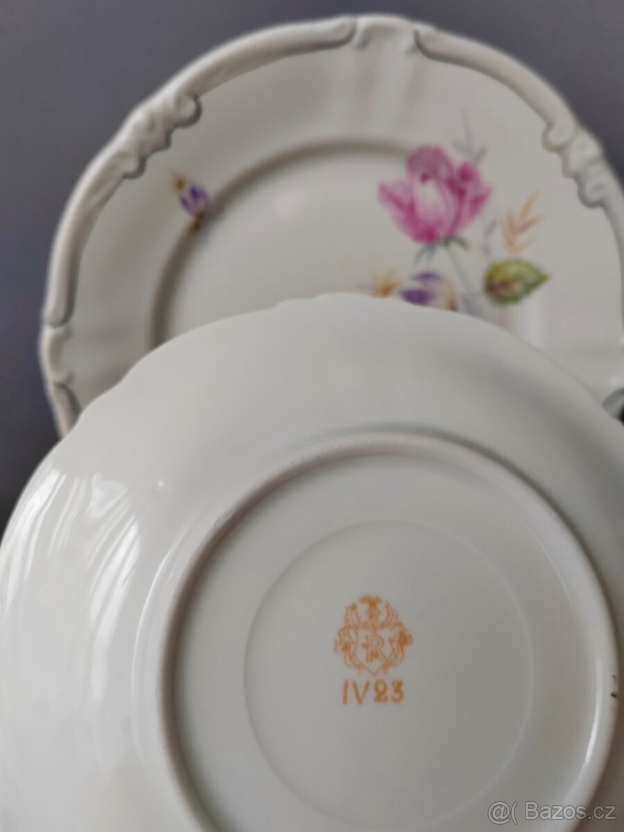 Klasická porcelánová čajová sada s jemným květinovým decorem - 13