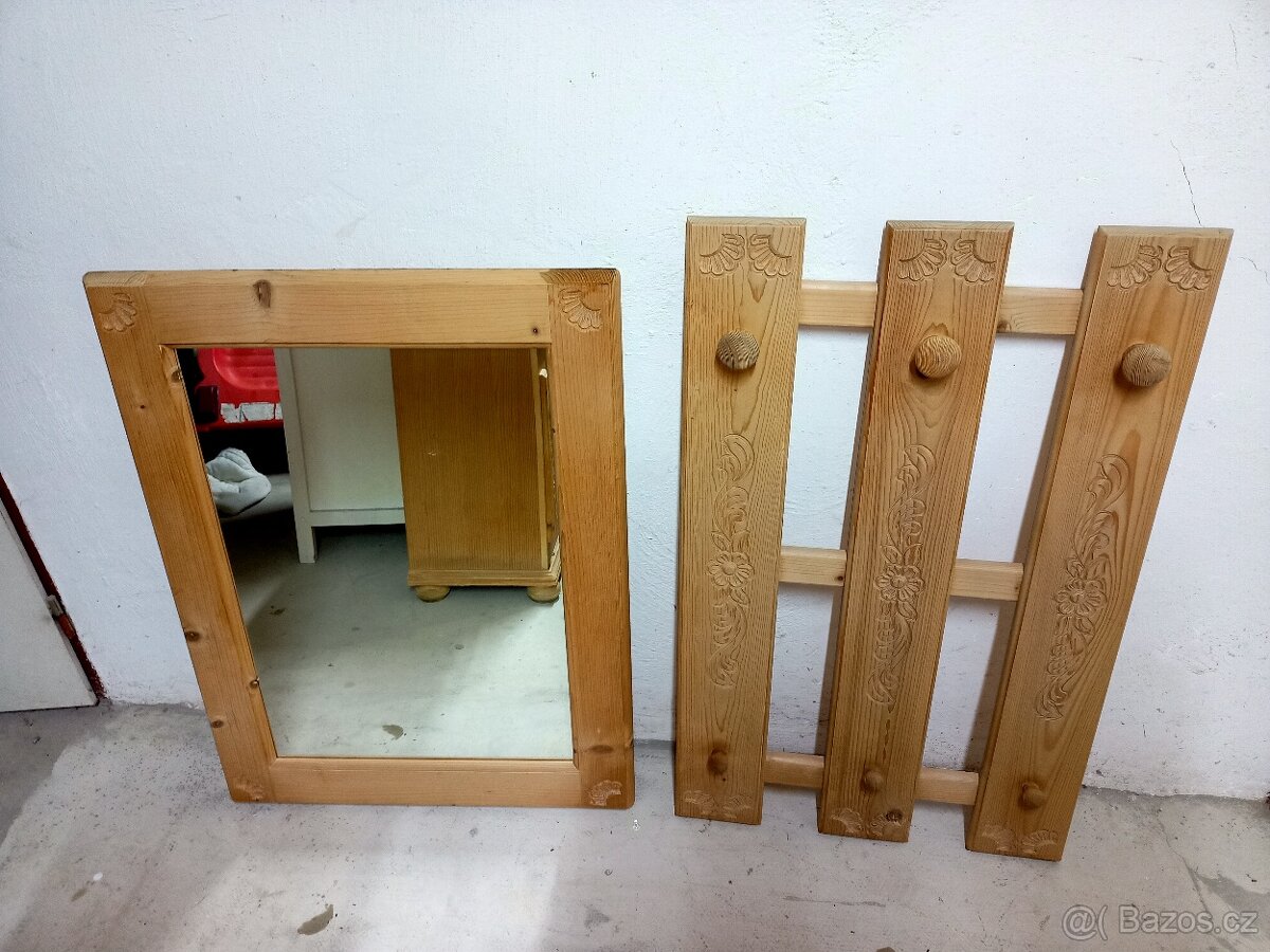 Prodám hezkou sestavu z masivu-komoda,věšák,zrcadlo. - 13
