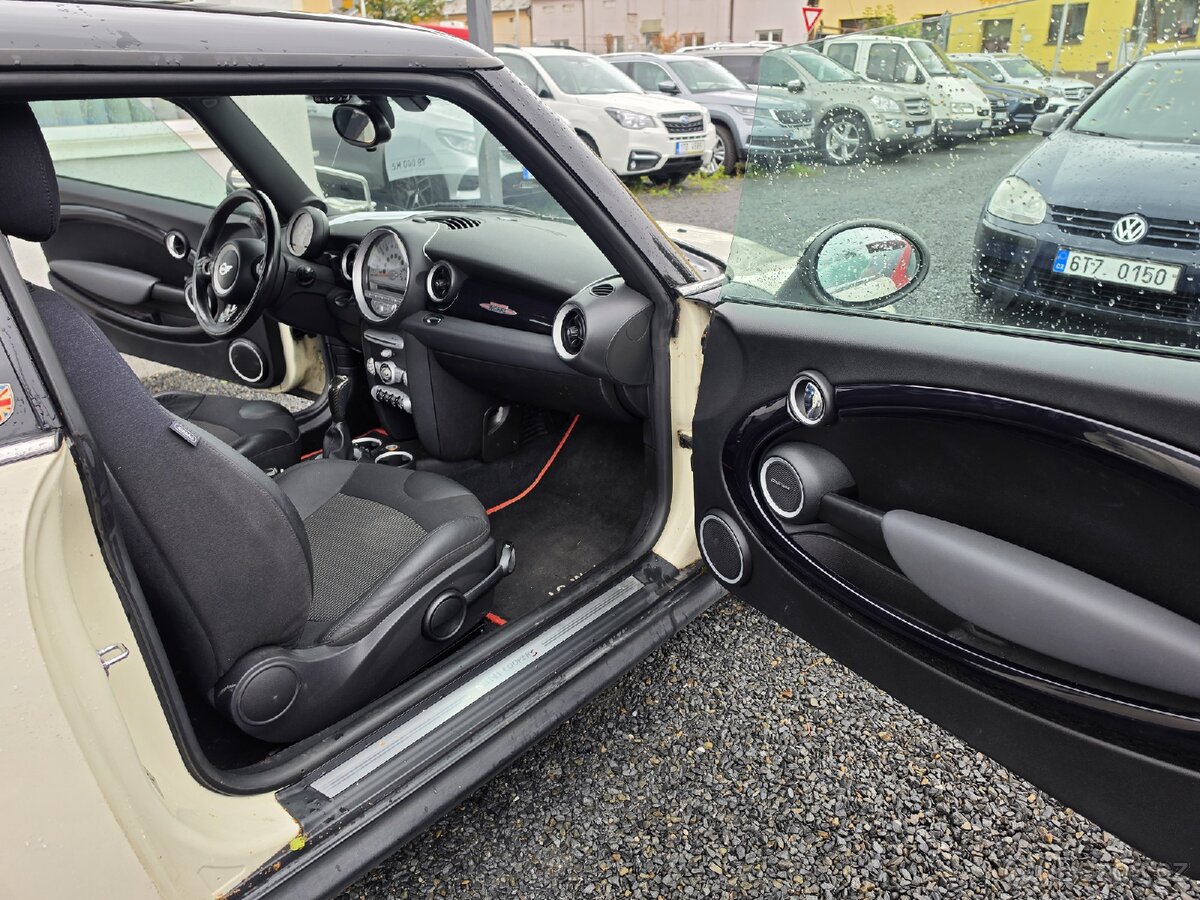 Mini Cooper S
1.6 128Kw Xenon Harman - 13