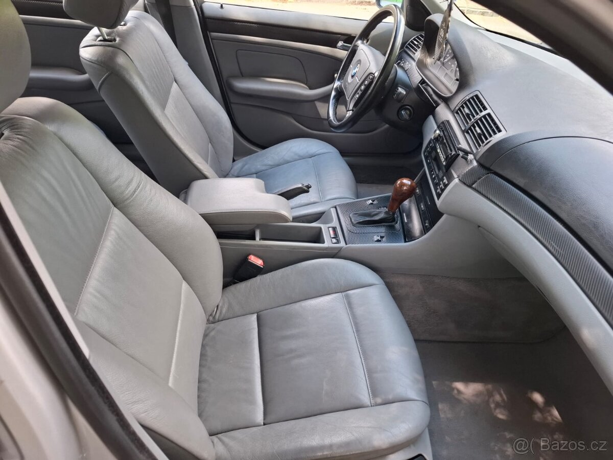 BMW 323i 125kW - 13
