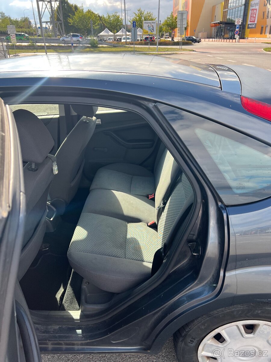 Ford Focus 1.6, 2006 - 13