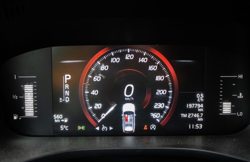 Volvo XC60 D4 Momentum, 140kW (2019) - 13