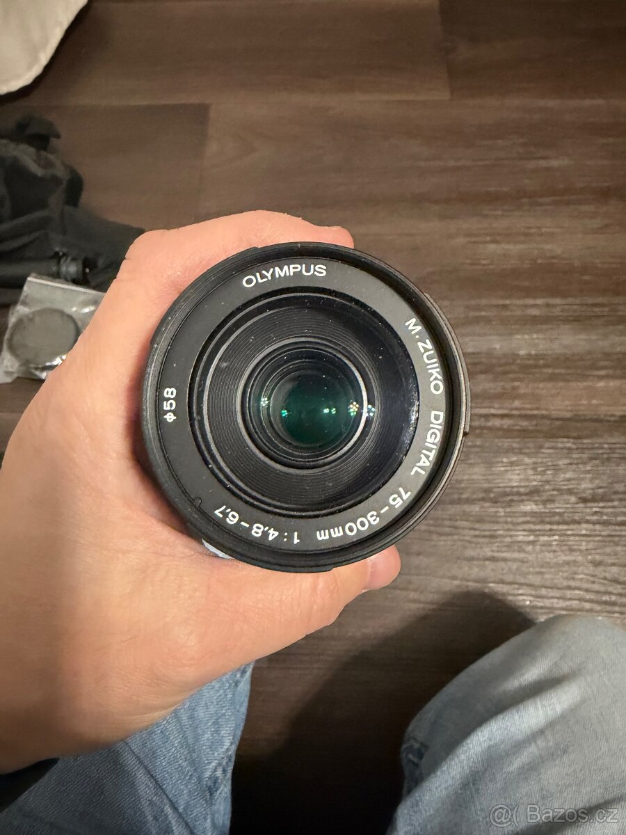 Olympus OM-D E-M5 s příslušenstvím - 13