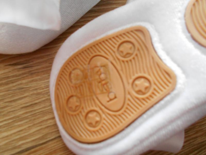 Nové, semišové capáčky s mašlí - 13