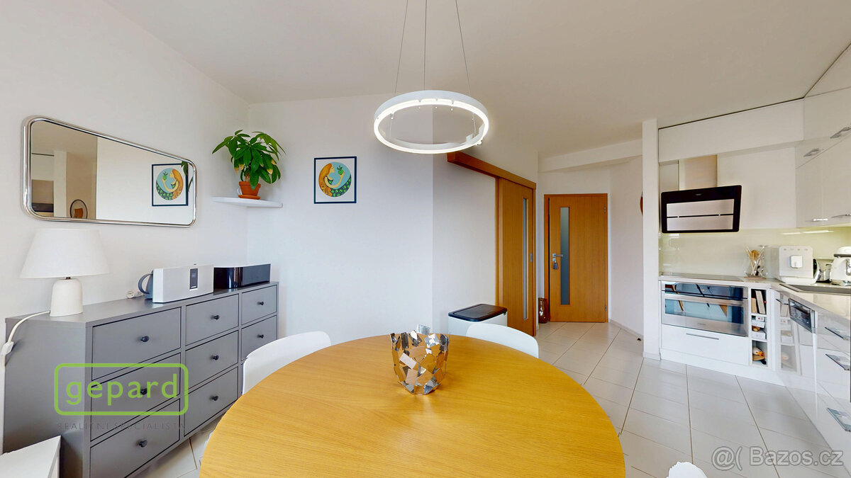 Krásné 2+kk 69,31 m2 v domě z roku 2012, lodžie, garáž, skle - 13