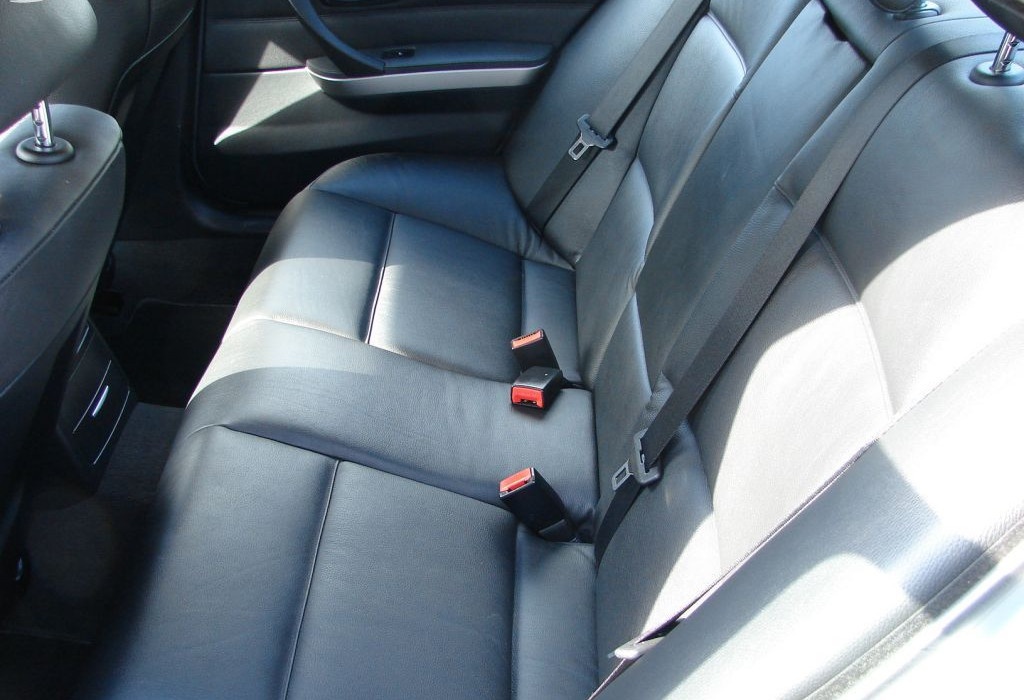 BMW 320 D (r.v.-2007,120 kw,serviska) - 13