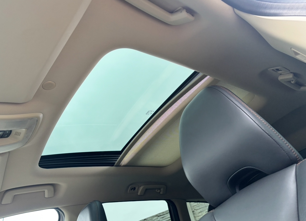 VOLVO XC60 2.4 D3 AWD SUMMUM •Ťažné •Manuál •Panorama - 13