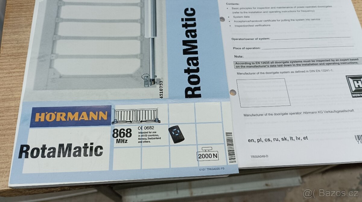 Kovová dvoukřídlá vrata, brána s dřevěnou výplní a pohonem - 13