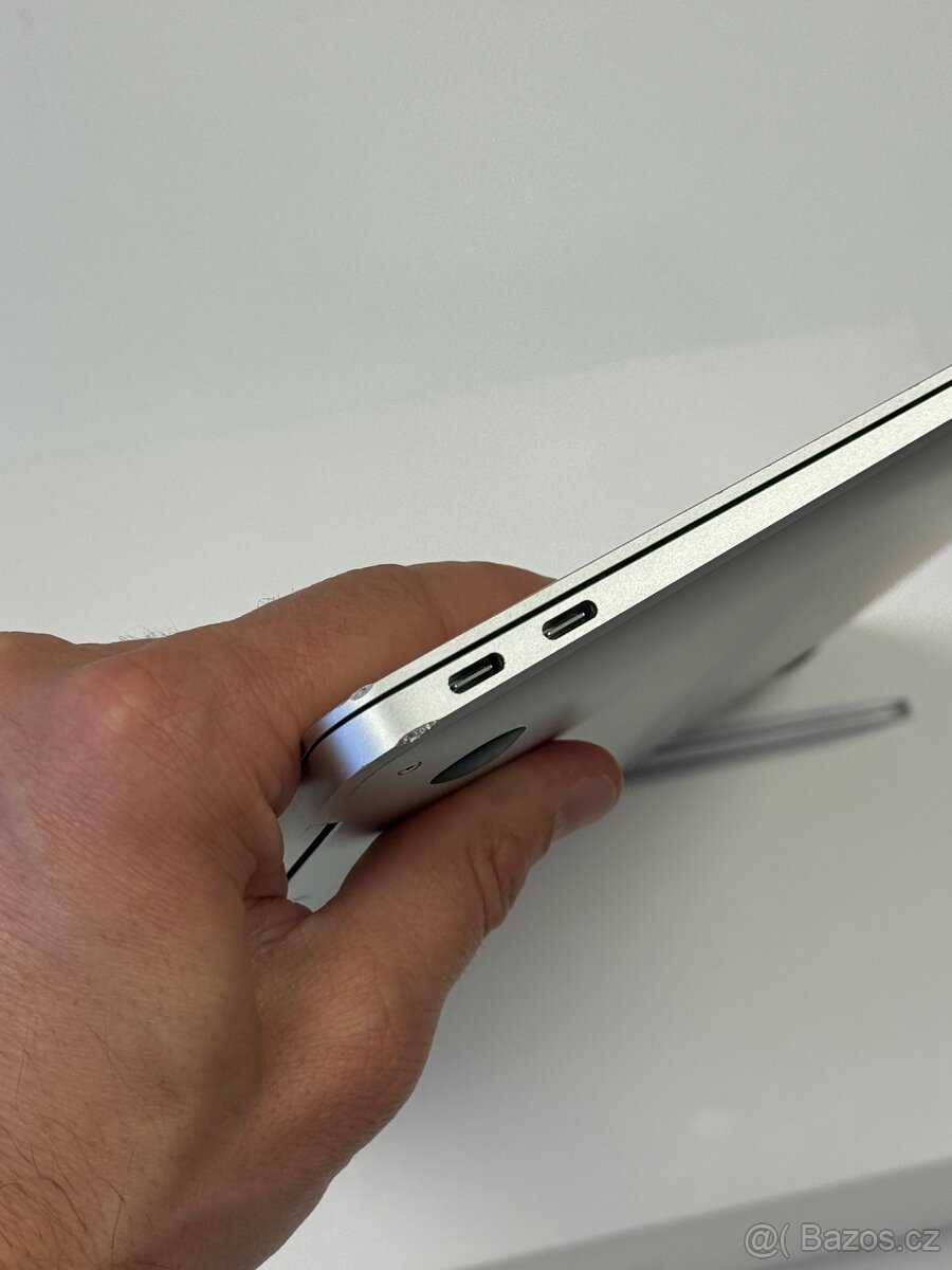 Prodám - Apple MacBook Air 13" 2020 / 8GB RAM / 512 SSD - 13