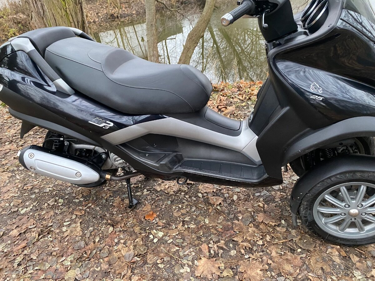Piaggio MP3 - 13