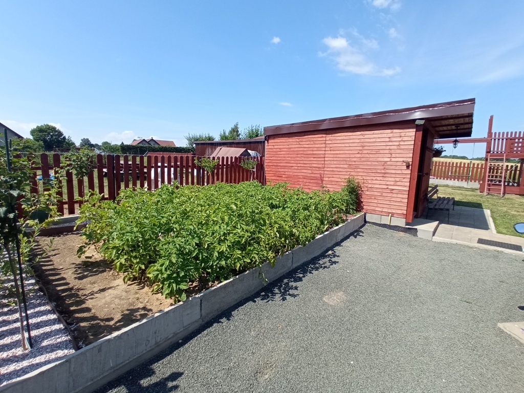 Byt 3+1 se zahradním domkem a zahradou, Samšina u Jičína - 13