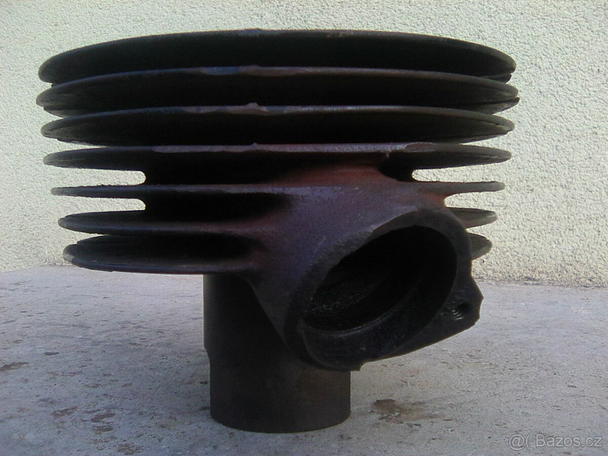 čz 125/175 450/453 - kryty řetězu a motoru,válce a držák ped - 13