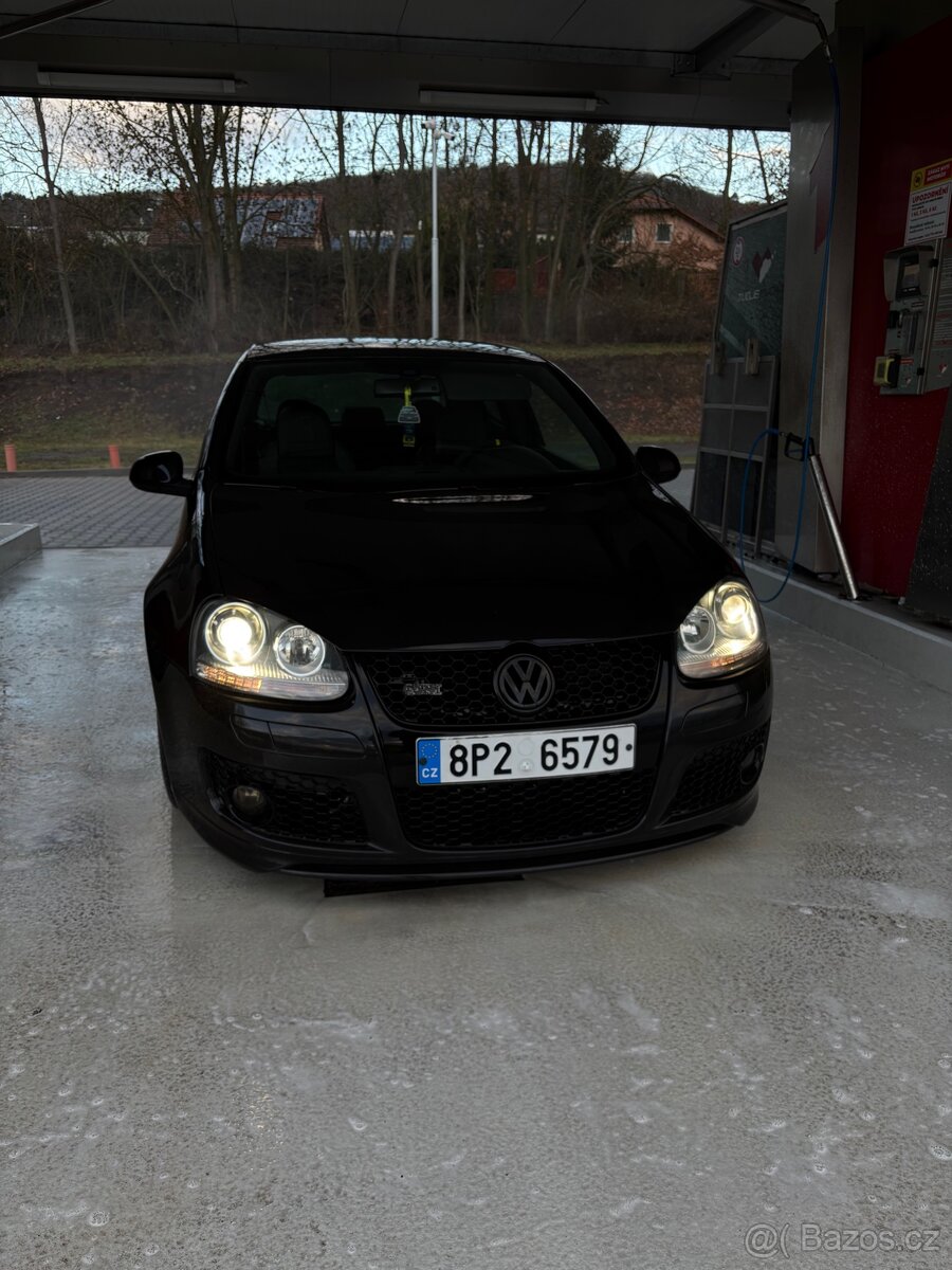 Volkswagen Golf GTI Pirelli - 13