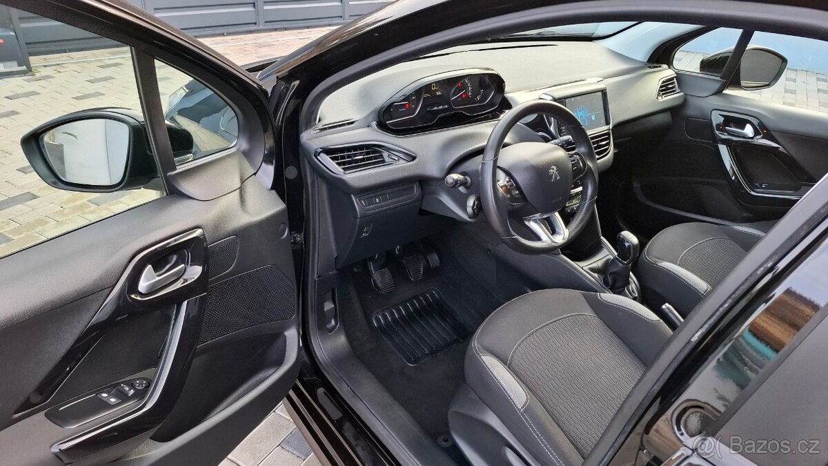 Peugeot 208 1,0 VTI - 50kw. KRÁSNÝ STAV - NAJETO: 70 tis km - 13