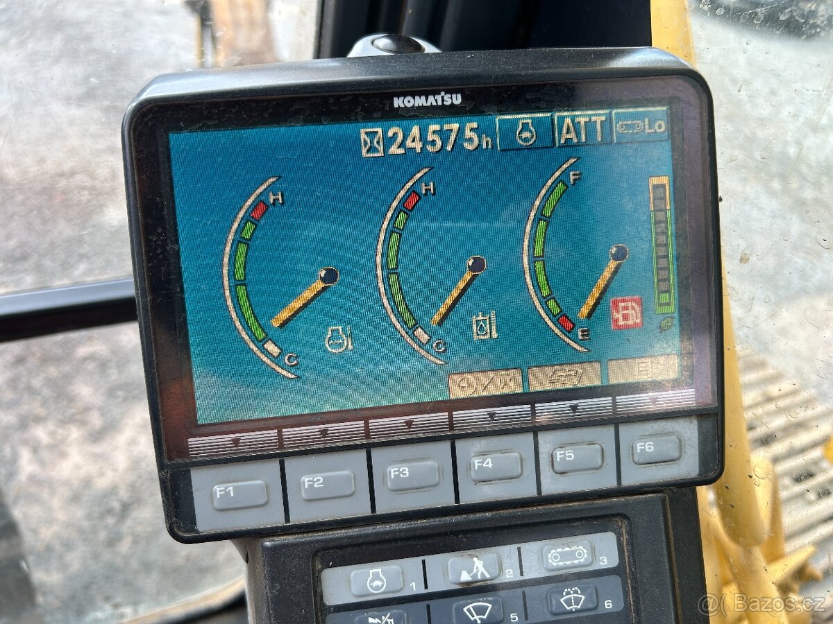 Komatsu PC210LC-8 - 13