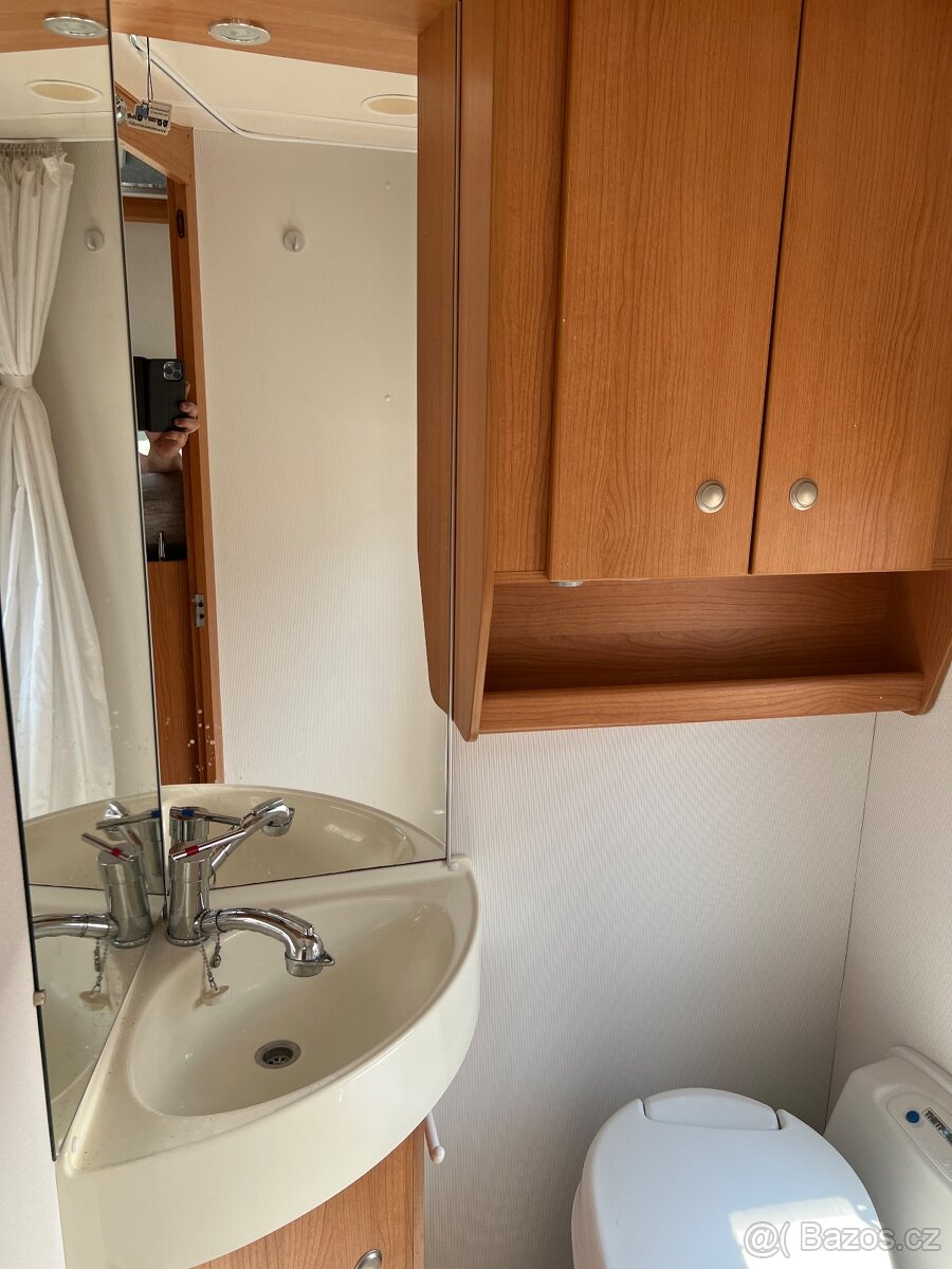 Obytné auto Renaul Knaus Sport top stav - 13