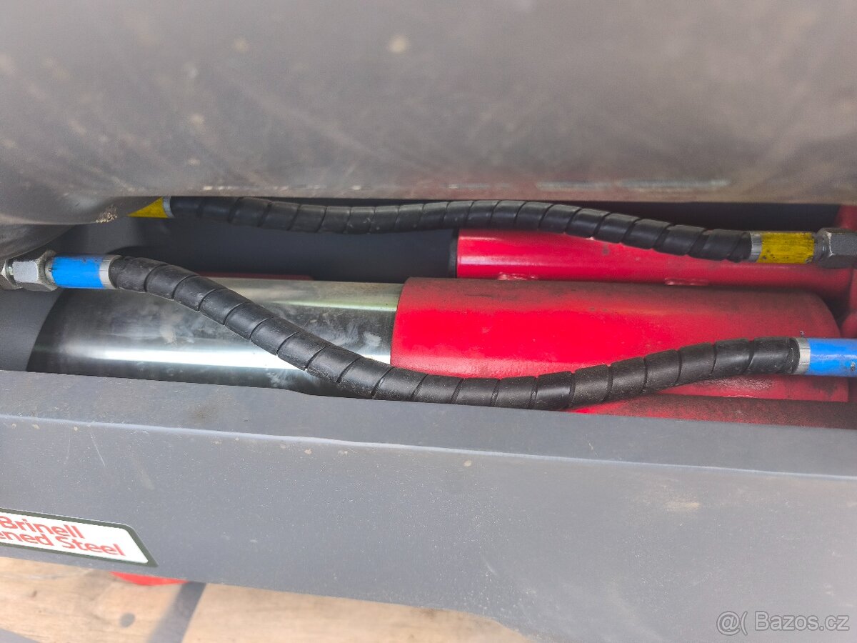 Nový powertilt pro 13-16t Strickland - 13
