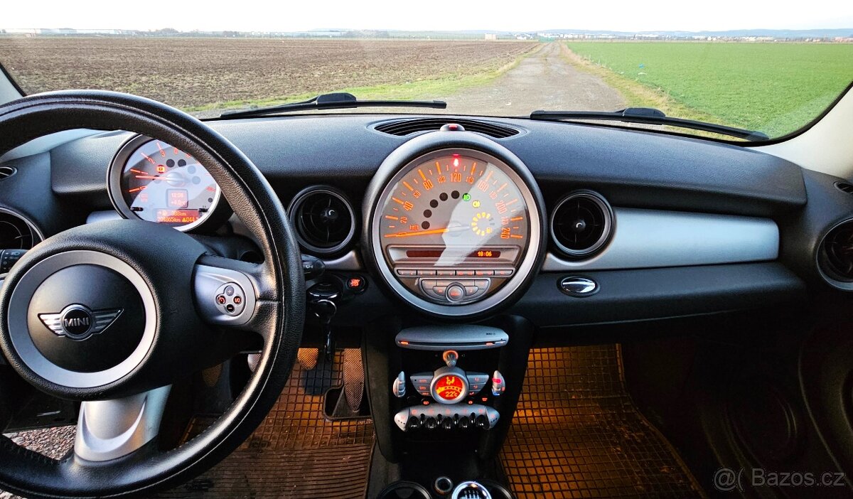 Mini Cooper 1.4i 2007 v krasnem stavu, cerstve po STK - 13