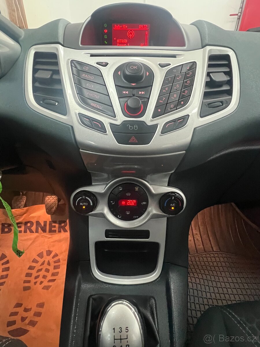 Ford Fiesta 1.25 TITANIUM PAR.ASISTENT VYHŘ.SEDAD.DIGIKLIMA - 13