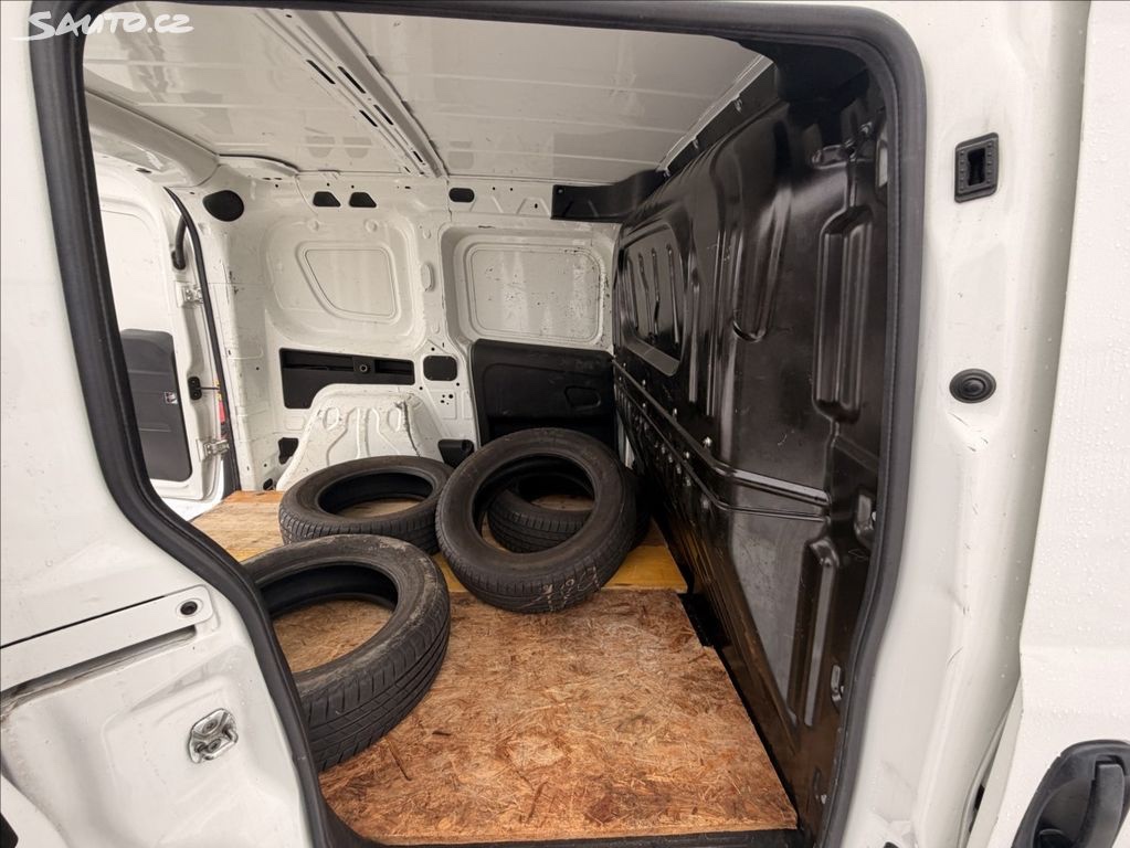 Fiat Dobló 2018 Nova Stk 90450km Perfektní stav - 13