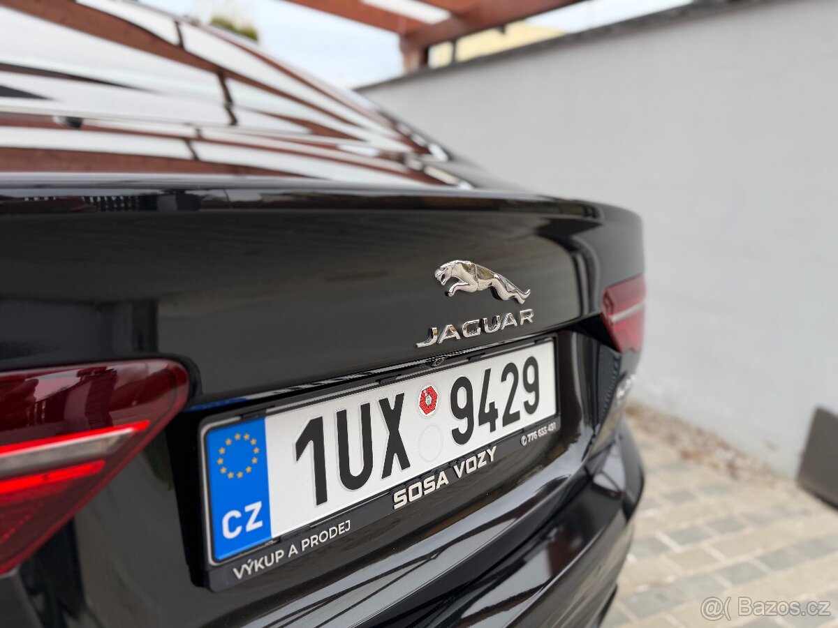 Jaguar XE 2.0d R-Dynamic - 13