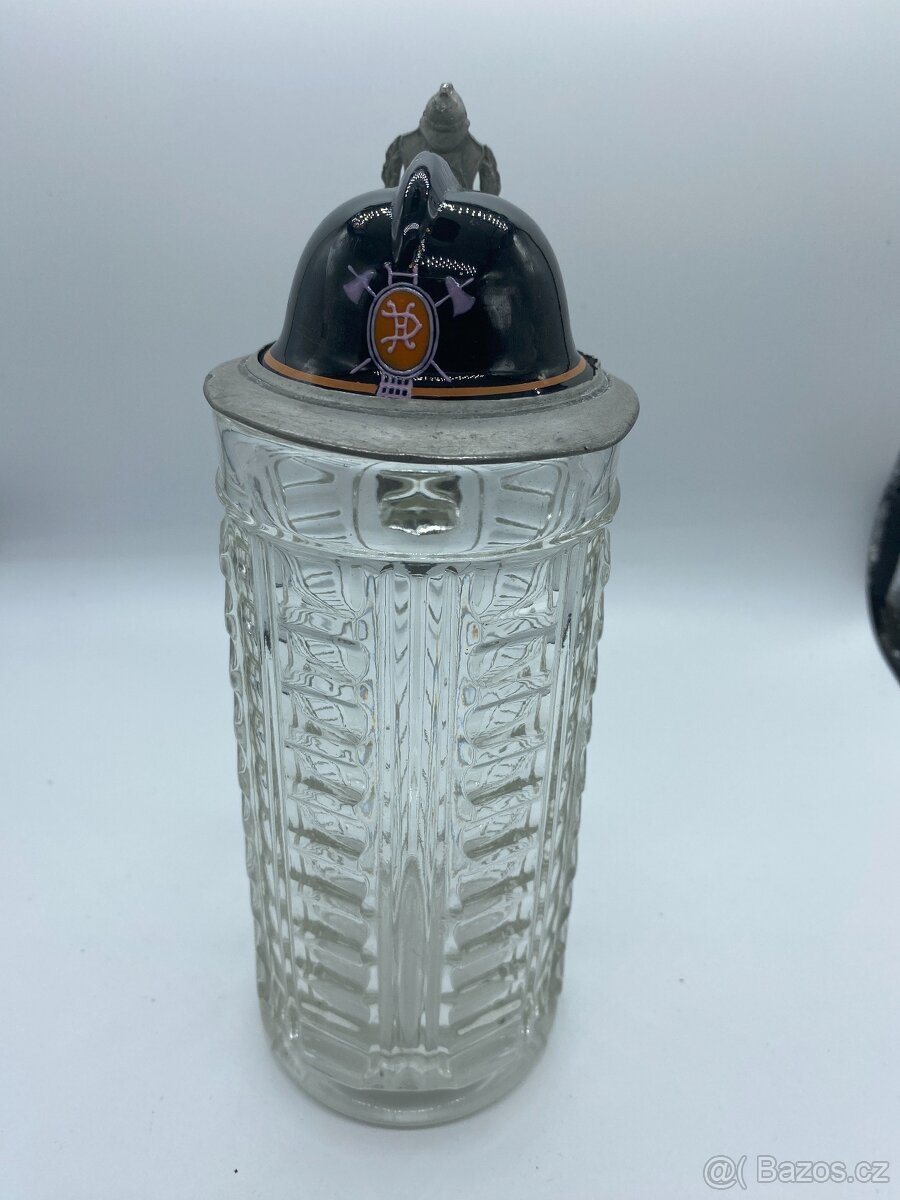 Sběratel nabízí staré korbele s cínovými víčky - 13