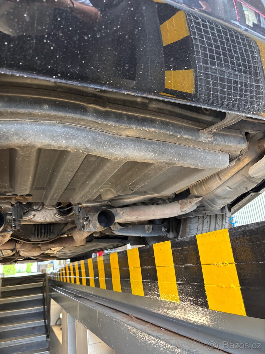 Mercedes Benz CLS500 - 13