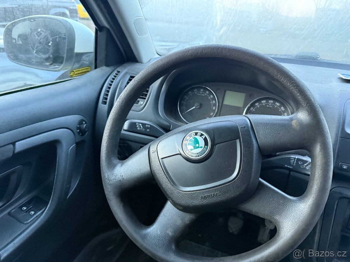 Škoda Fabia 2 lift 1.6Tdi rok-2010 (nepojízdná ) - 13