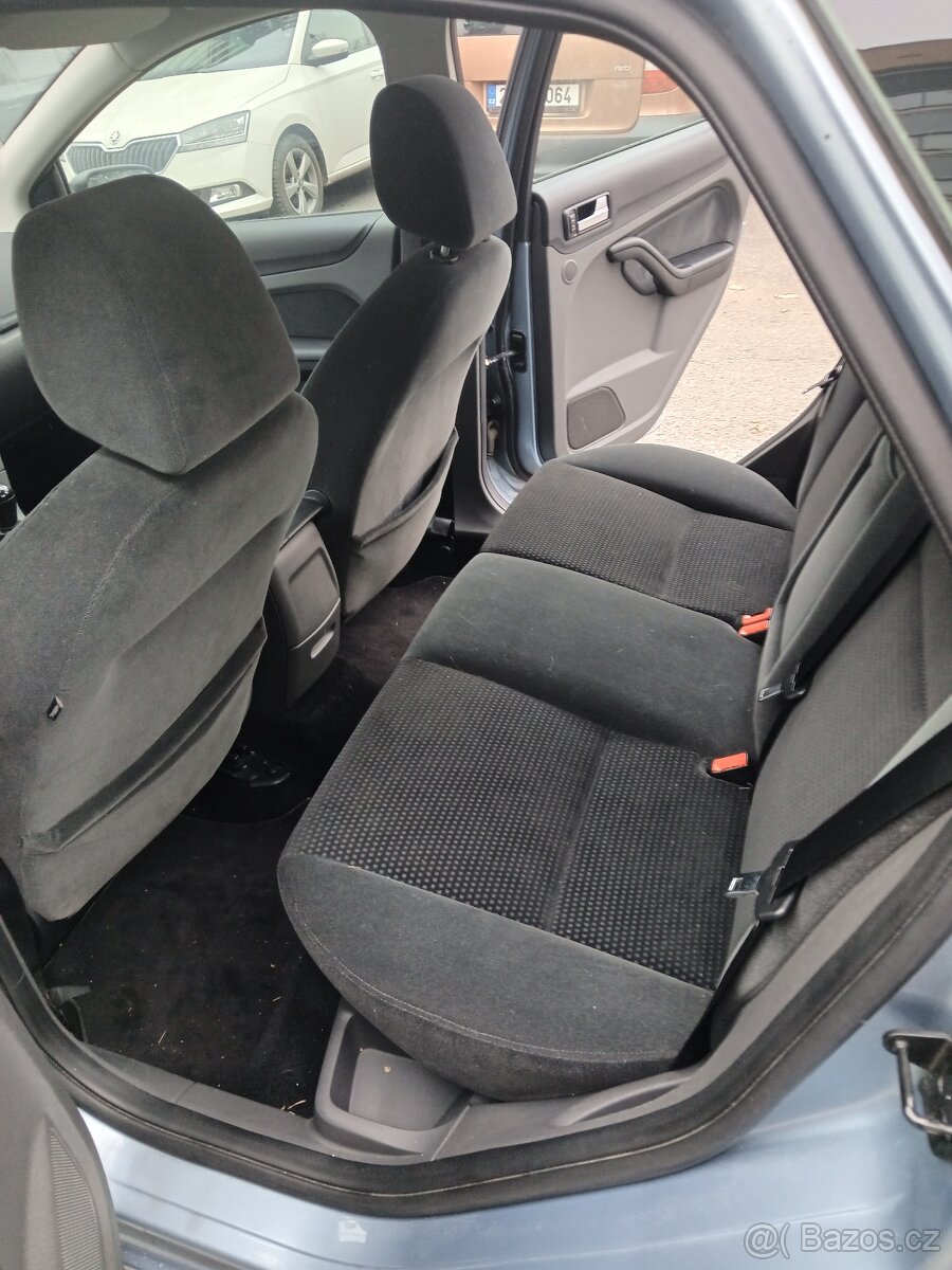 Ford Focus 1.6 16V Ghia - 13