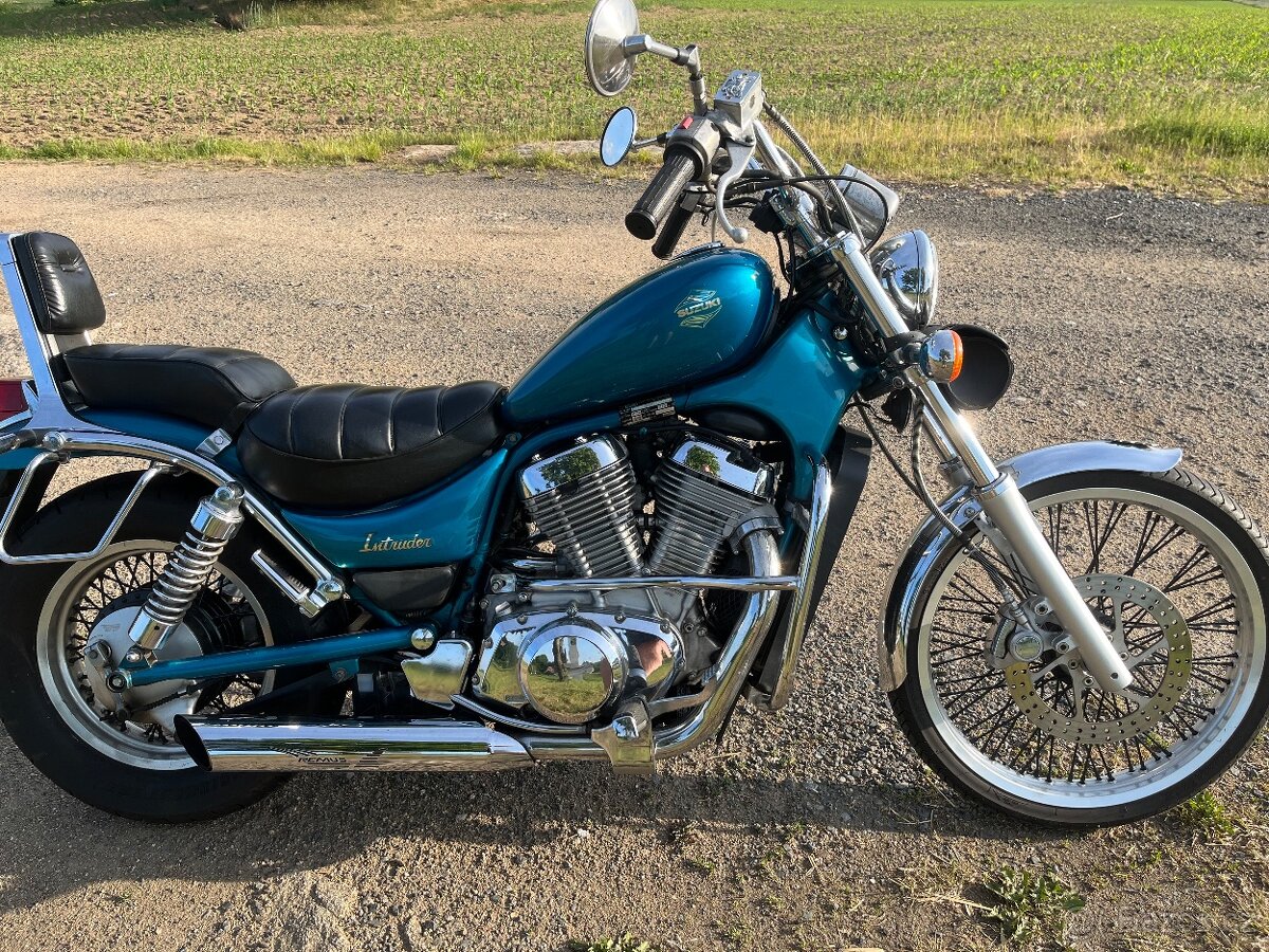 Suzuki VS 600 Intruder - 13