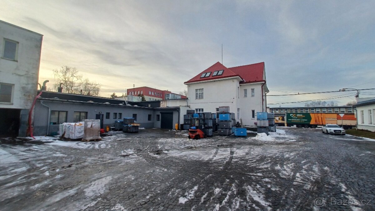 Prodej skladového prostoru 1.751m2 s vilou pro ubytování v H - 13